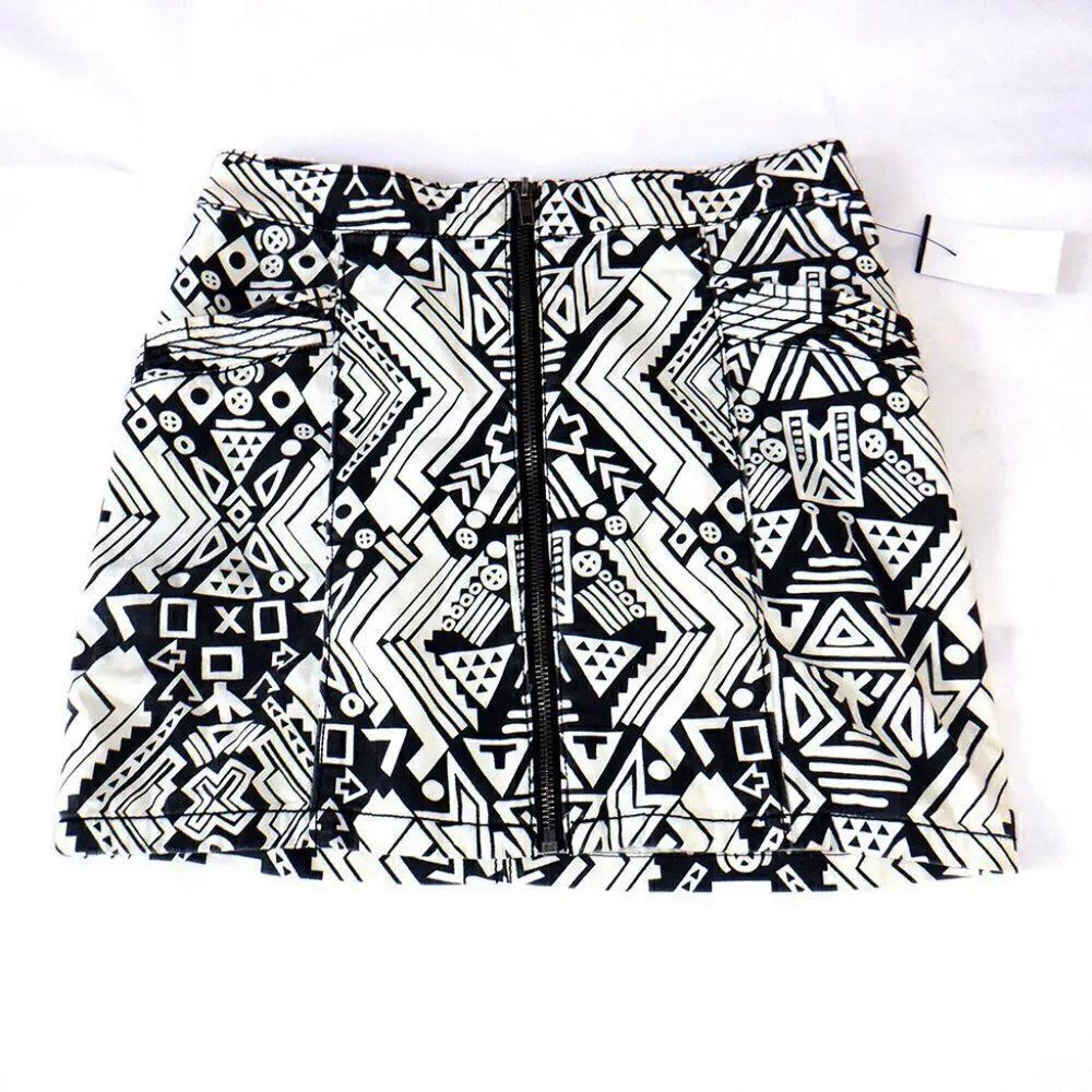 Black white geometric full zip mini skirt